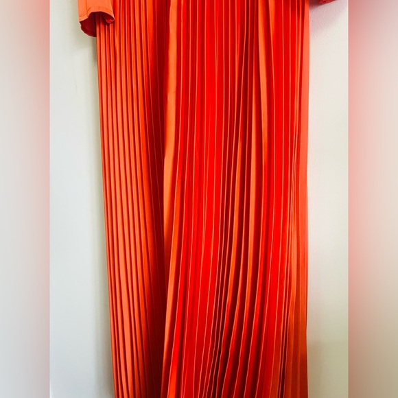 Leena for Mac Duggal satin gown. Size 6
Style # 26542 in Sunset color - Picture 4 of 7